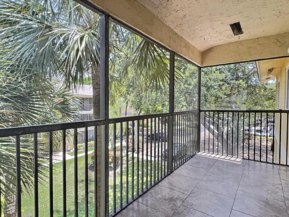 3017 N Oakland Forest Drive 308, Oakland Park, Florida 33309, USA