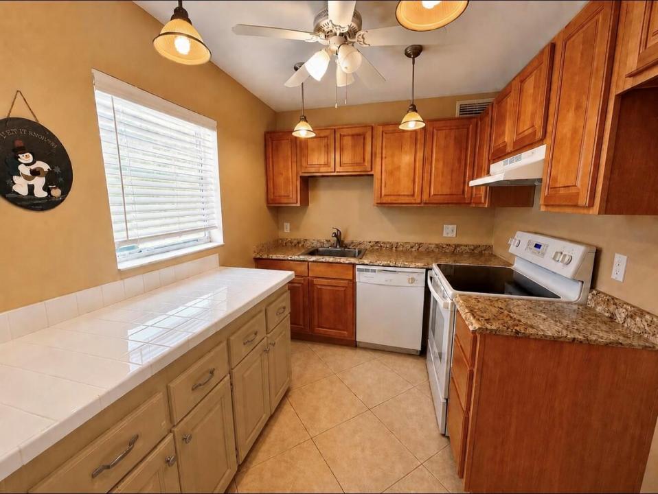 120 Brittany Terrace C, Delray Beach, Florida 33446, USA