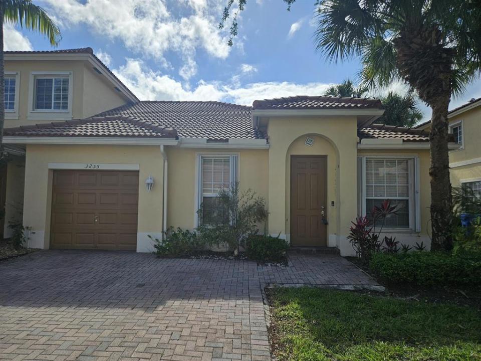 3255 NW 31ST Terrace, Oakland Park, Florida 33309, USA