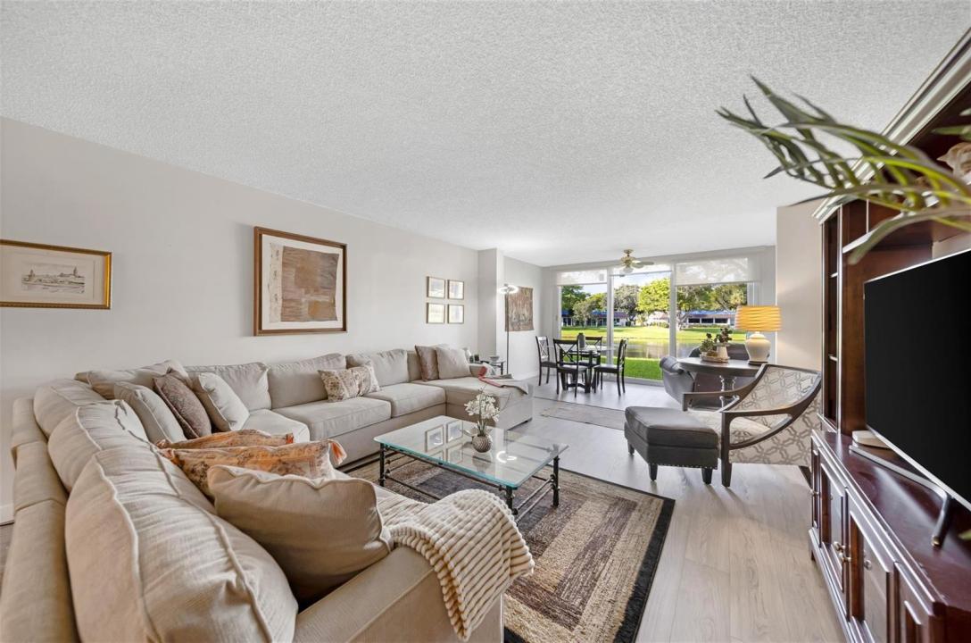 3611 OAKS CLUBHOUSE Drive 104, Pompano Beach, Floride 33069, États-Unis