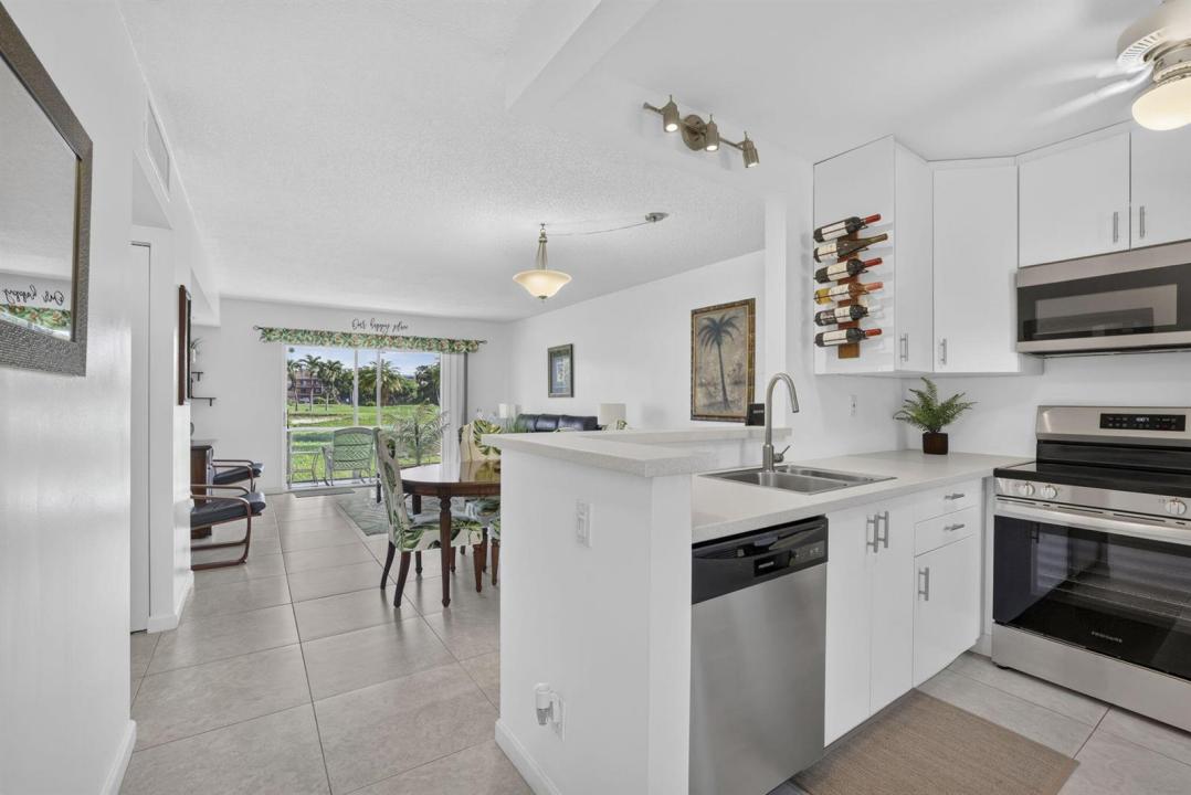 4299 NW 16th Street 101, Lauderhill, Florida 33313, USA