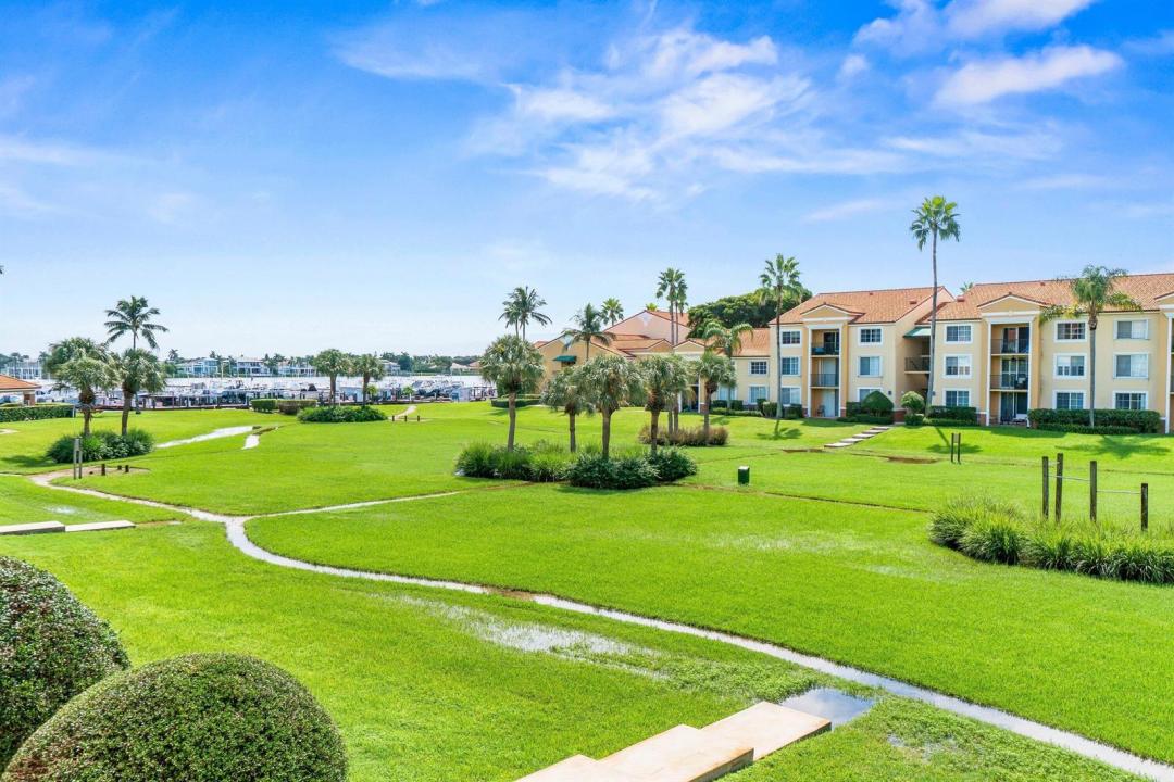 145 Yacht Club Way 210, Hypoluxo, Florida 33462, USA