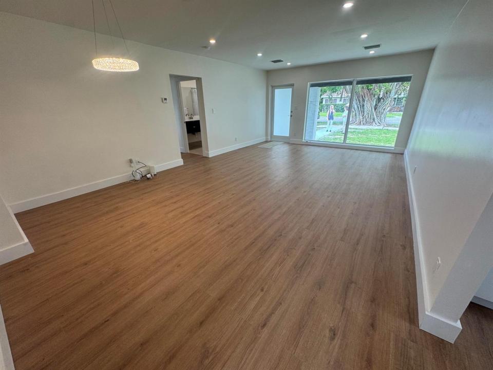 725 NE 160th Terrace, Miami, Floryda 33162, USA