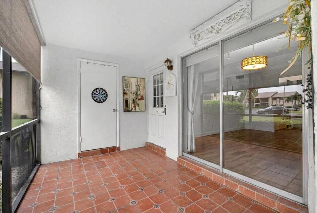 327 Pine Ridge Circle A-1, فلوريدا 33463, الولايات المتحدة