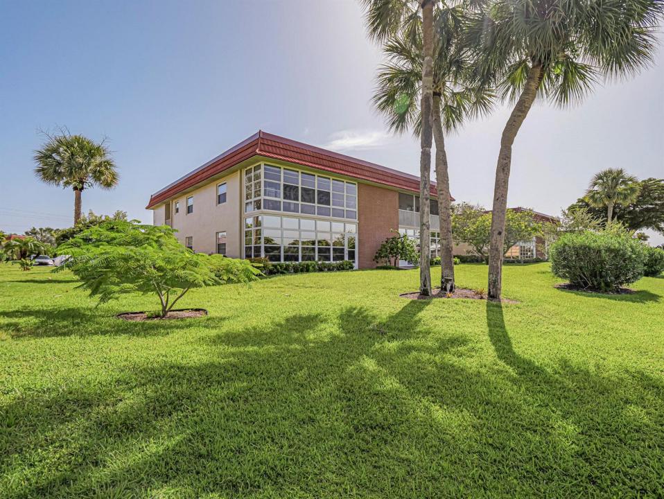 106 Spring Lake Court 201, Vero Beach, Florida 32962, USA