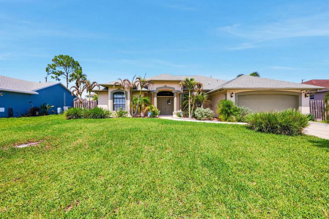 3881 SW Janiga Street, Port St. Lucie, Floryda 34953, USA