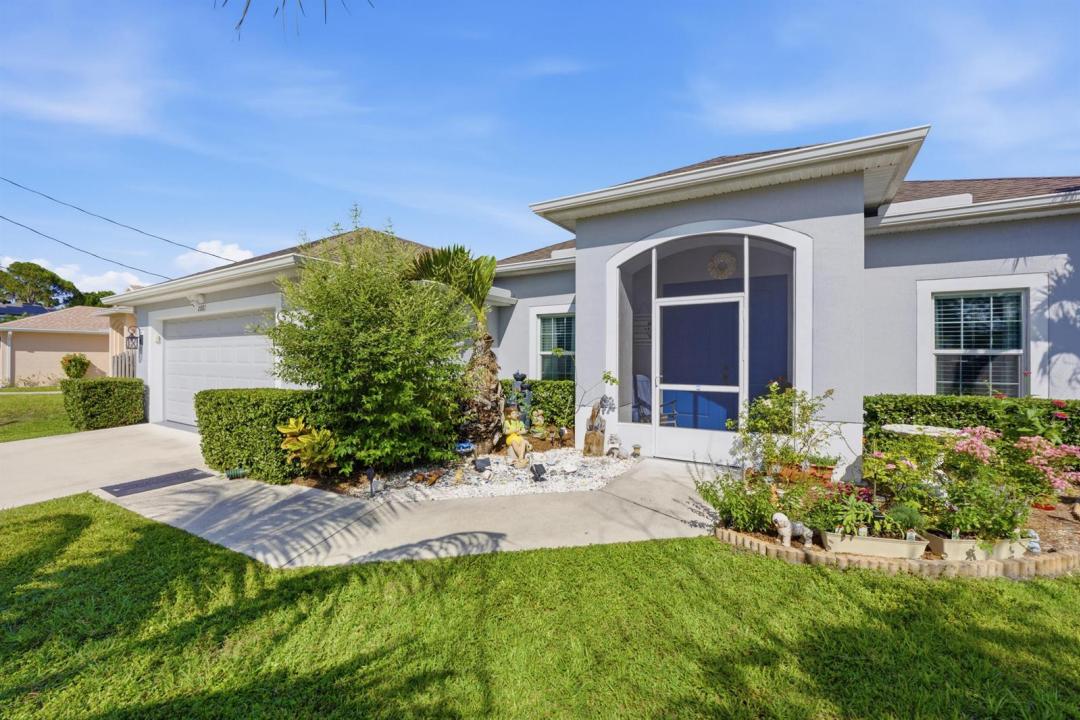 2081 SW Tropical Terrace, Port St. Lucie, Floride 34953, États-Unis