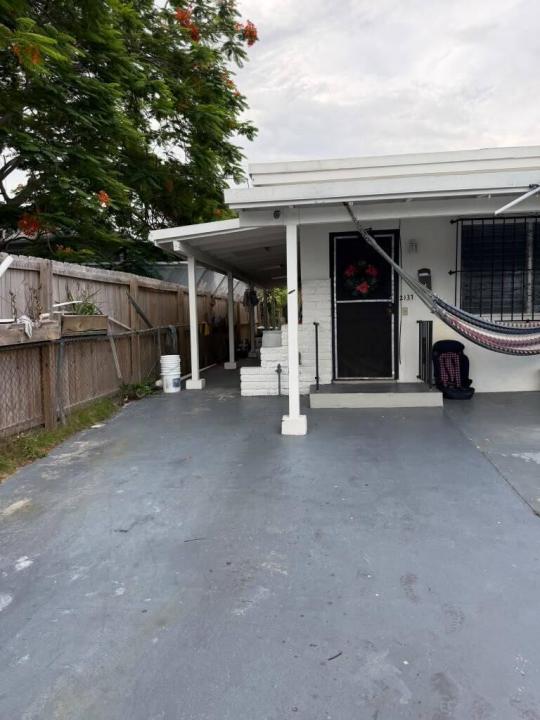2137 NW 1st Terrace #R, Miami, Floride 33125, États-Unis