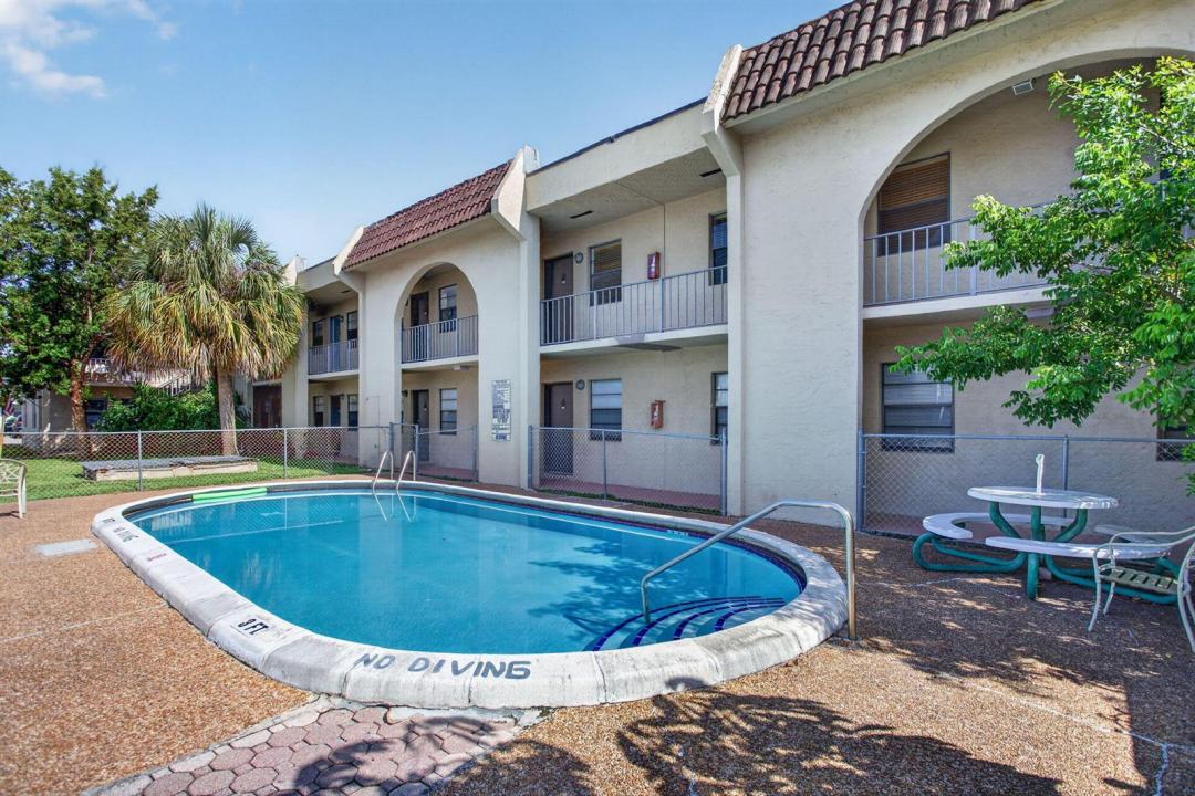 2141 NE 42nd Street 112, Lighthouse Point, Floride 33064, États-Unis