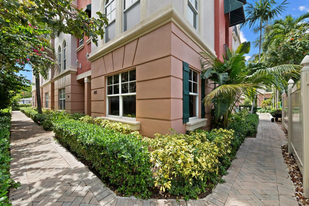 1033 NE 17th Way 905, Fort Lauderdale, Florida 33304, USA