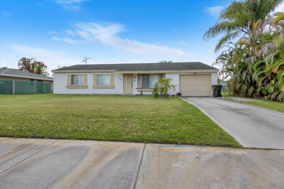 2118 SW Airoso Boulevard, Port St. Lucie, Flórida 34984, Estados Unidos
