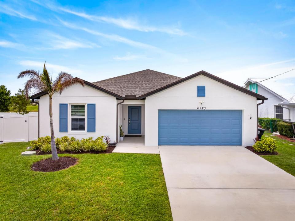 6723 NW Dorothy Street, Port St. Lucie, Florida 34983, USA