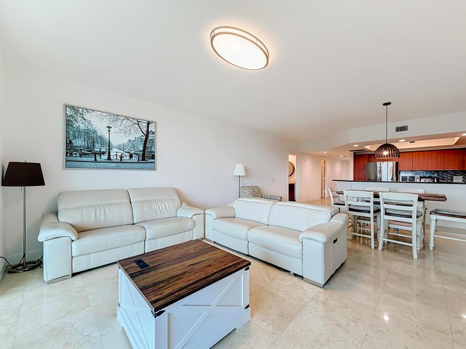 14951 Royal Oaks Lane 505, North Miami, Floride 33181, États-Unis