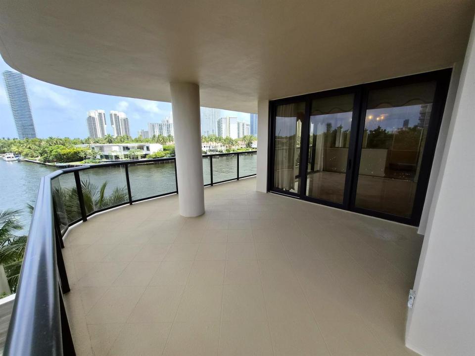 19667 Turnberry Way 4J, Aventura, Floride 33180, États-Unis