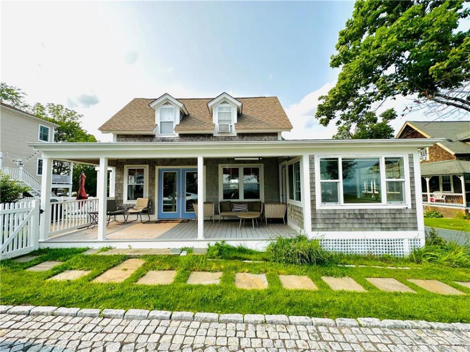7 15th Avenue, Warwick, Rhode Island 02886