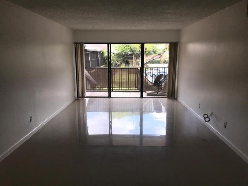 5825 Washington Street 40-B, Hollywood, Floride 33023, États-Unis