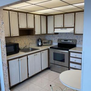 192 Flanders Drive, Delray Beach, Florida 33484