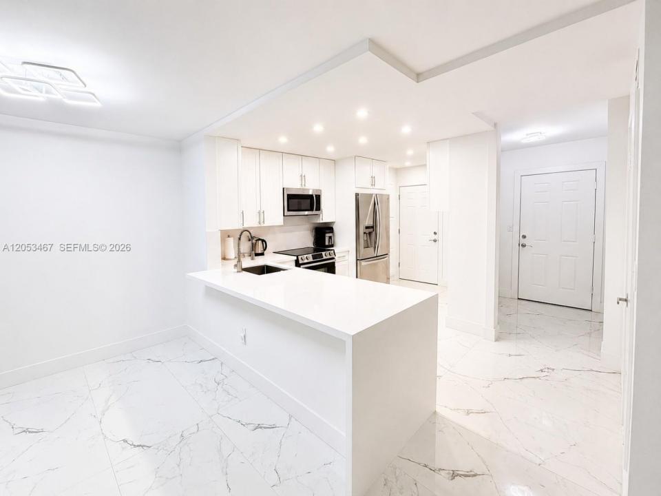 1750 NE 191st St 605-1, Miami, Florida 33179, USA