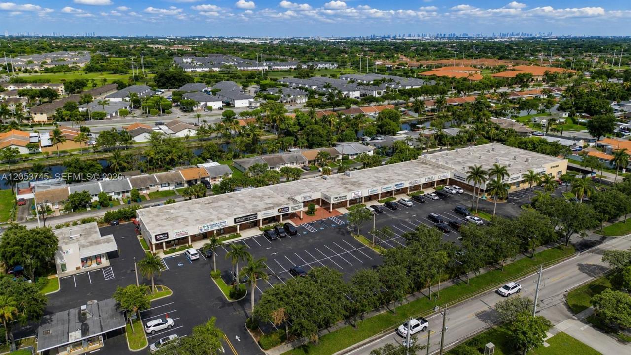 17601 NW 78th Ave, Hialeah, Florida 33015, Estados Unidos