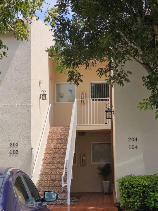 15721 SW 137th Ave 204, Miami, Florida 33177, USA