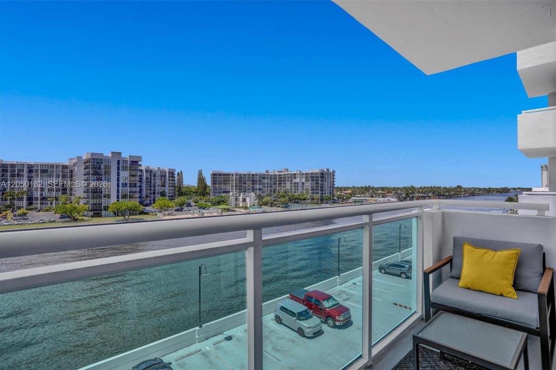 3000 S Ocean Dr 412 (Available Sep 1), Hollywood, Floride 33019, États-Unis