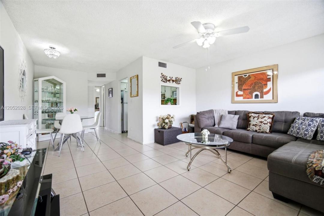 9101 Sunrise Lakes Blvd 218, Sunrise, Floride 33322, États-Unis