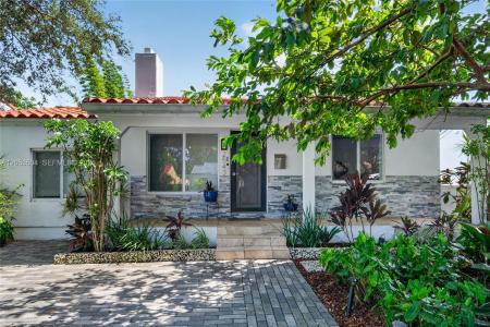 2543 SW 15th St, Miami, Florida 33145, USA