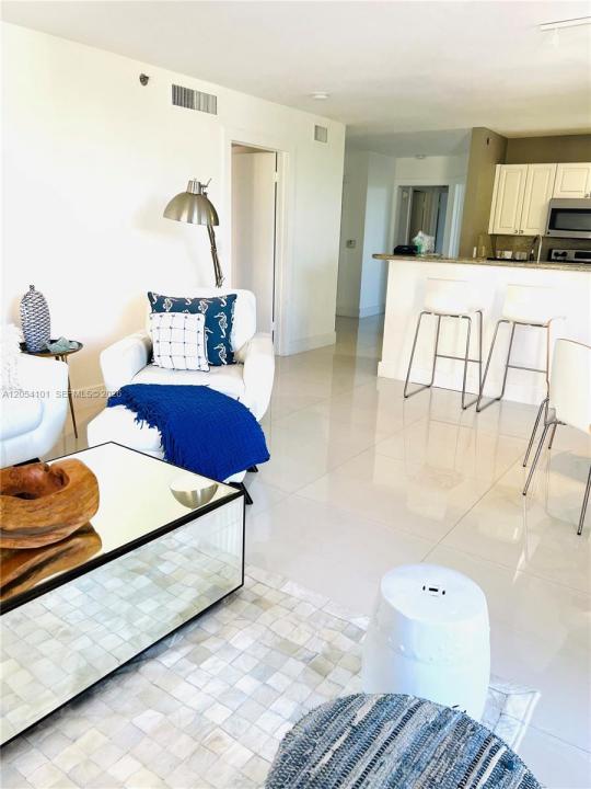 19901 E Country Club Dr 2401, Aventura, Florida 33180, USA