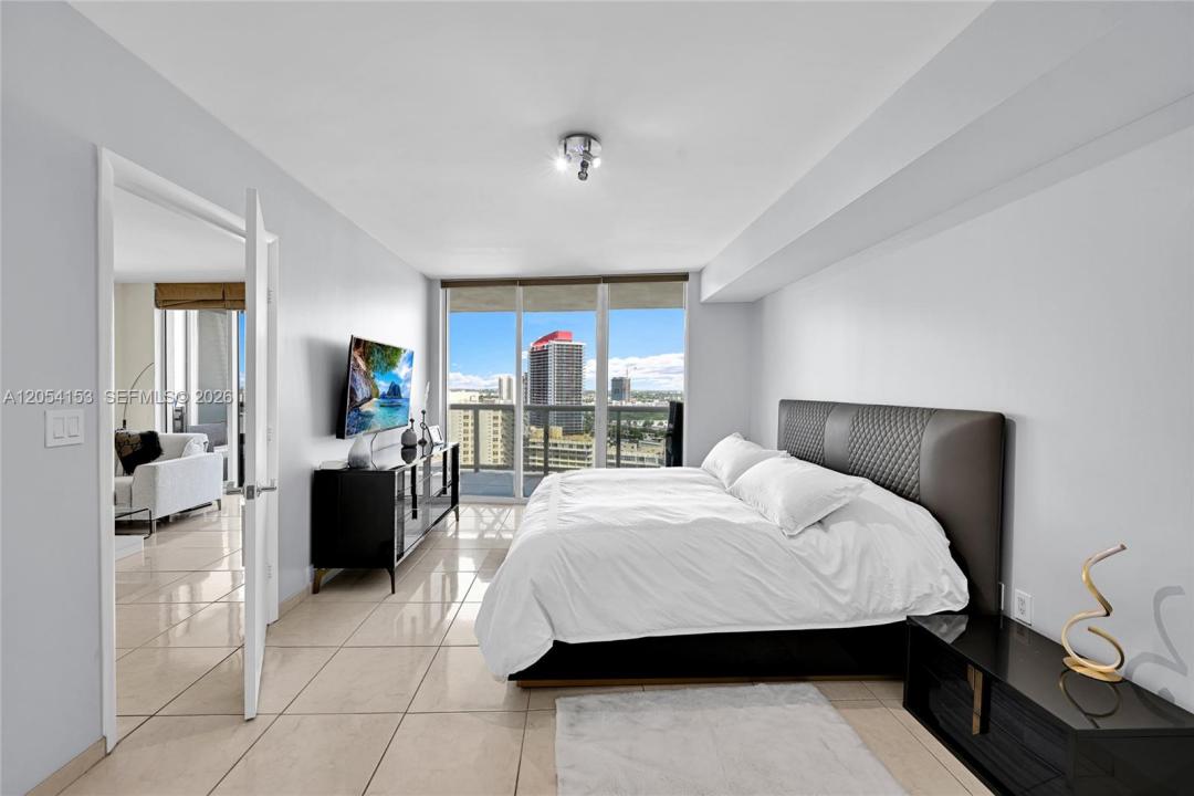 1850 S Ocean Dr 2009, Hallandale Beach, Florida 33009, USA