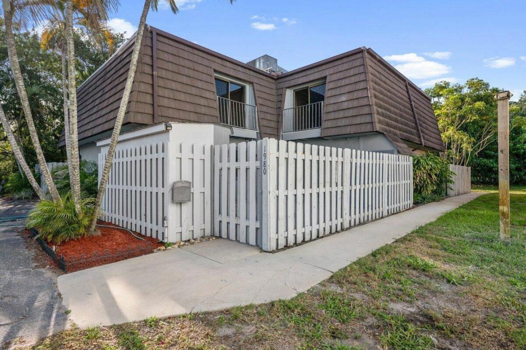 1980 NE Dixie Highway, Jensen Beach, Floride 34957, États-Unis