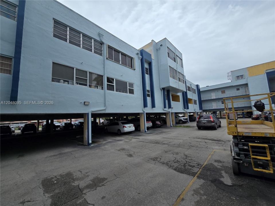 1555 W 44th Pl 235, Hialeah, Florida 33012, Stati Uniti