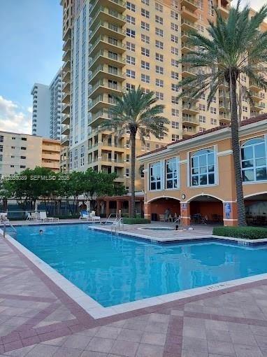 2080 S Ocean Dr 1211, Hallandale Beach, Florida 33009, USA