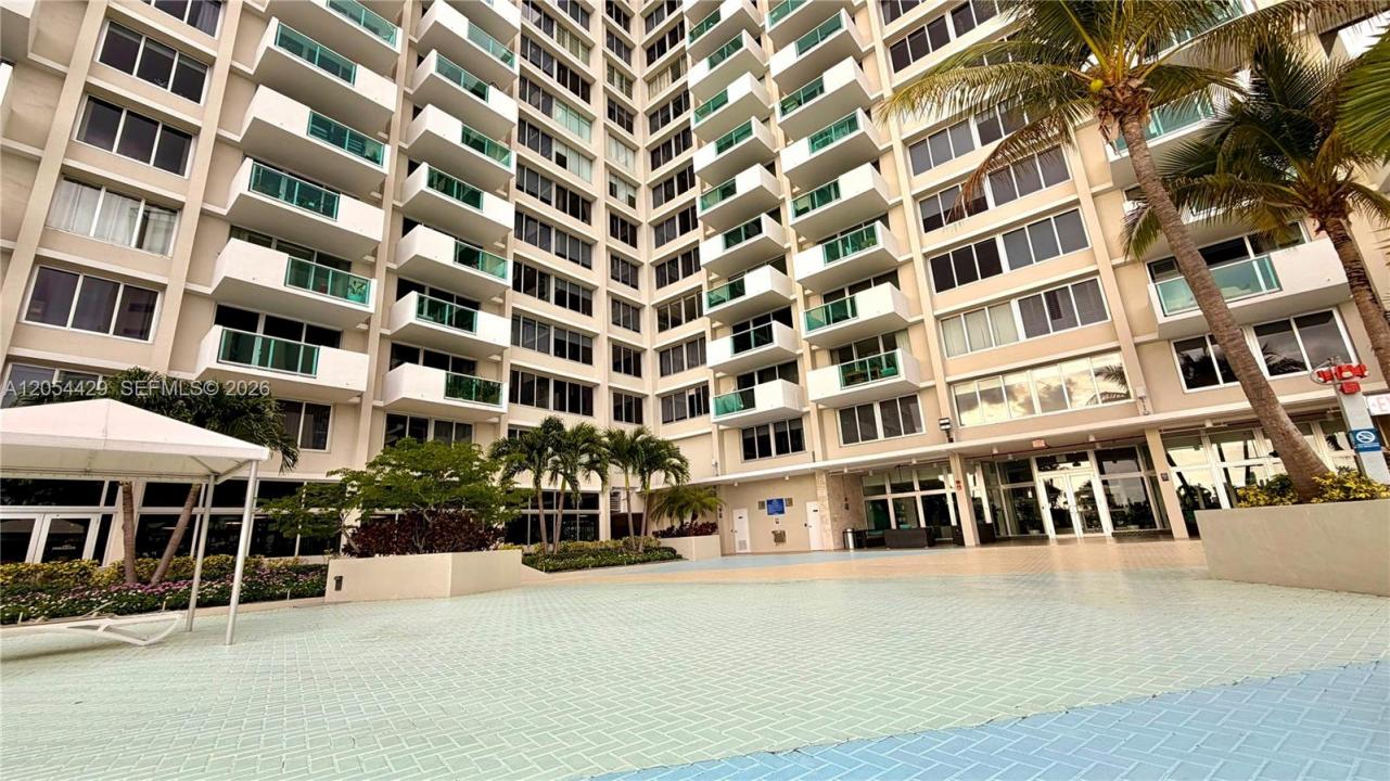 1200 WEST AV 1423, Miami Beach, Florida 33139, USA