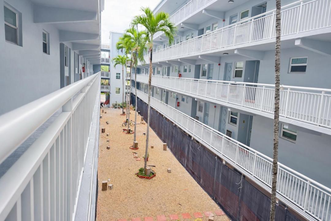 215 SE 3RD Avenue 306D, Hallandale Beach, Florida 33009, Stati Uniti