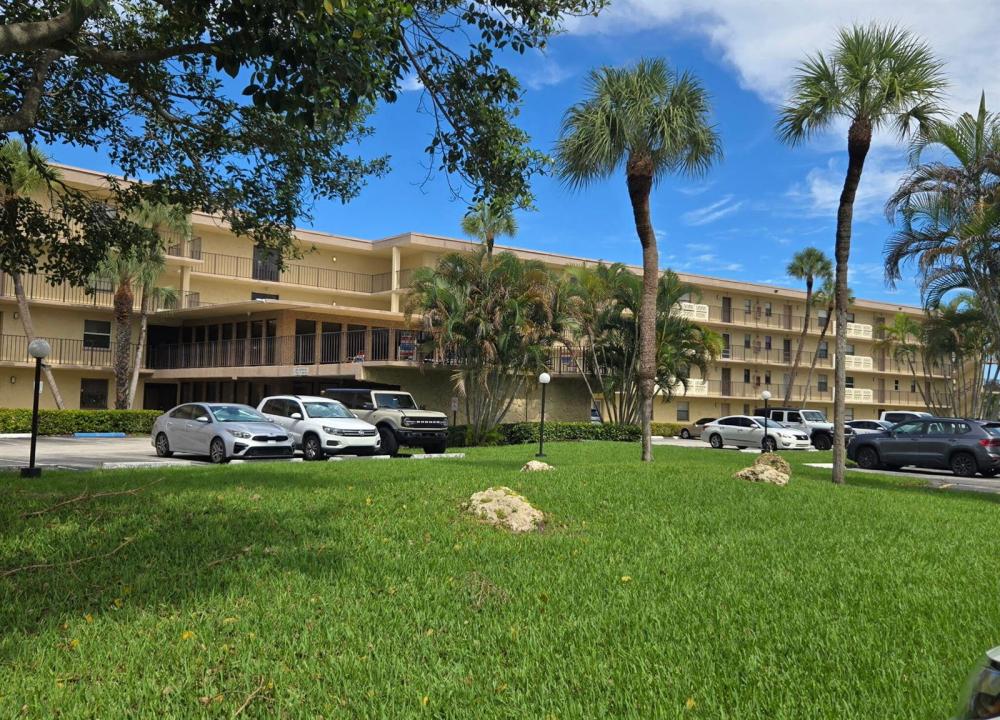 9355 SW 8TH Street 222, Boca Raton, Florida 33428, USA
