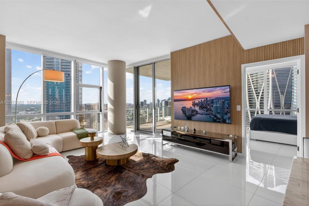 851 NE 1st Ave 3201, Miami, Florida 33132, USA