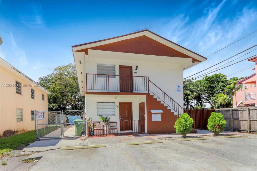 642 E 2nd Ave B, Hialeah, Florida 33010, USA