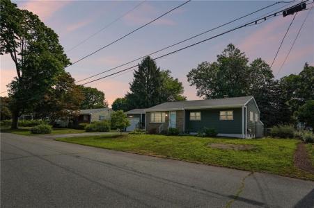 64 Ticonderoga Drive, Warwick, Rhode Island 02889, USA