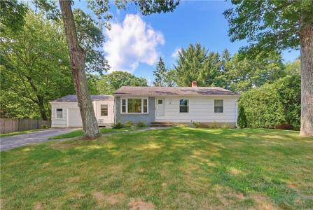 15 Austin Drive, Cumberland, Rhode Island 02864, USA