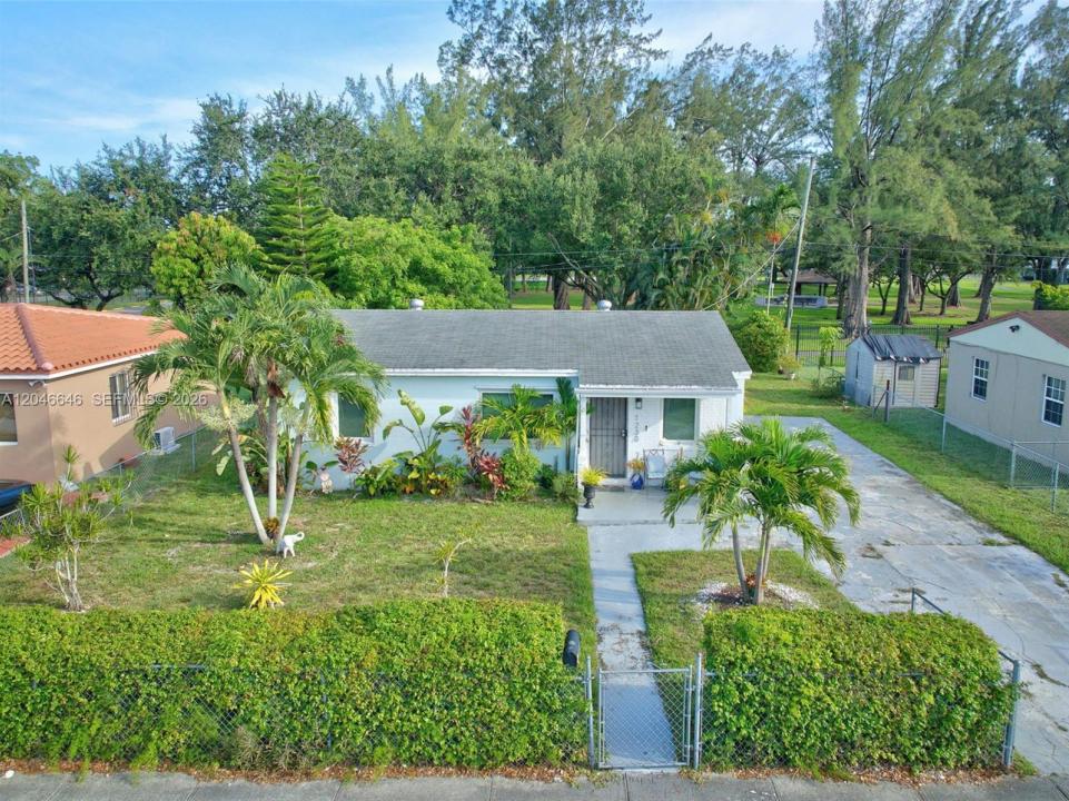 1230 NW 84th Ter, Miami, Florida 33147, Stati Uniti