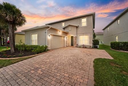 1327 NW Leonardo Circle, Port St. Lucie, Floryda 34986, USA