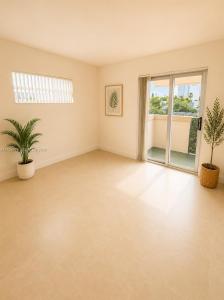 680 Miller Dr W405, Miami Springs, Florida 33166, USA