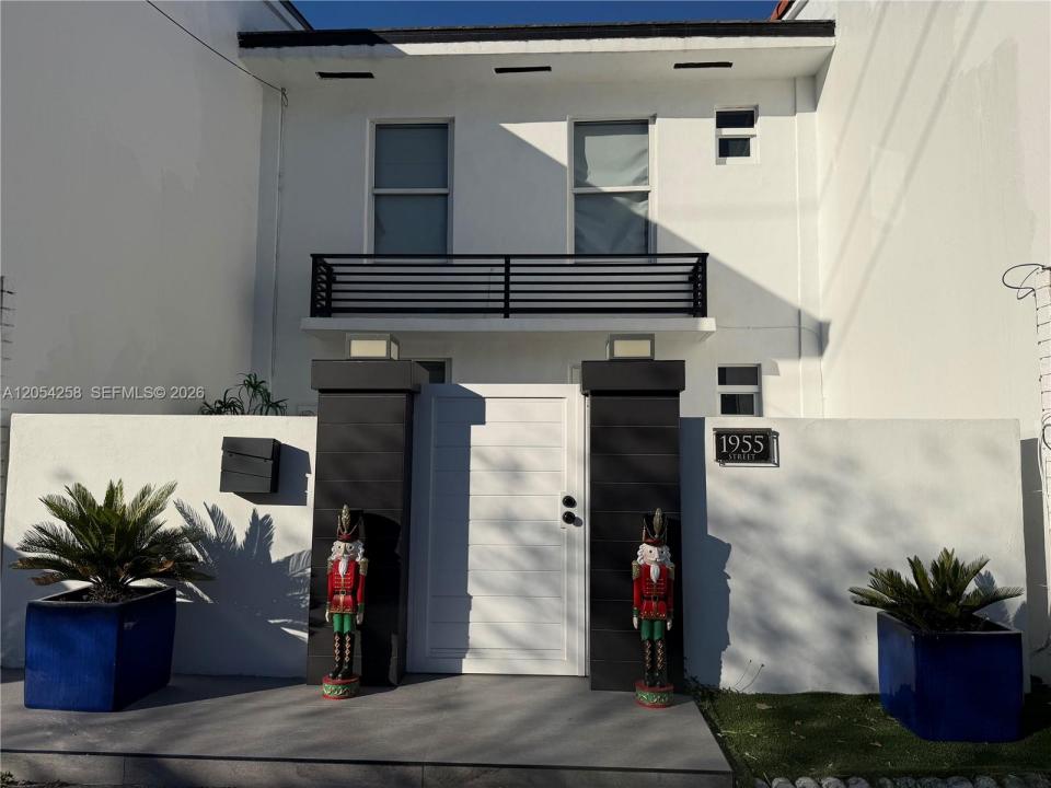 1955 NE 123rd St, North Miami, Florida 33181, USA