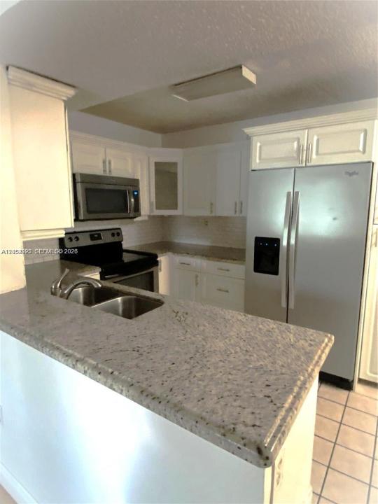 300 W Palm Cir W 208, Pembroke Pines, Florida 33025, Stati Uniti