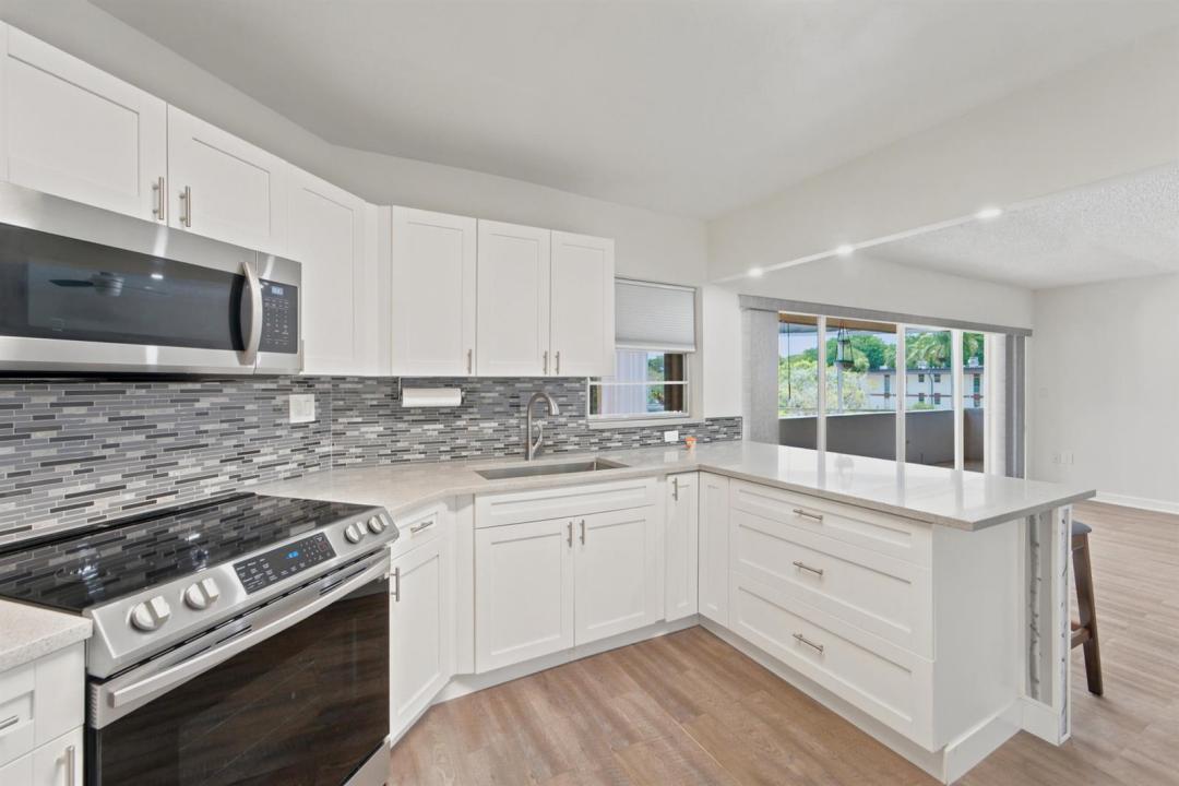 4 GREENWAY N Village 203, Royal Palm Beach, Florida 33411, USA