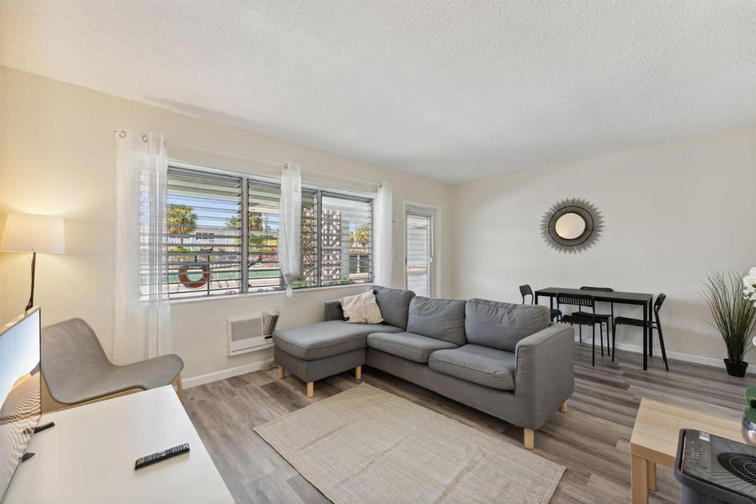 1450 NE 170th Street 114, North Miami Beach, Florida 33162, USA
