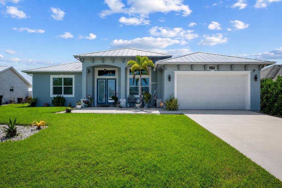 2198 SW ALMINAR Street, Port St. Lucie, Floride 34953, États-Unis
