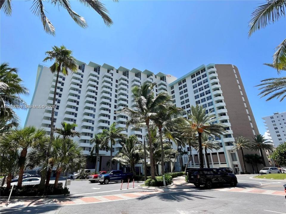 2899 Collins Ave 724, Miami Beach, Florida 33140, USA