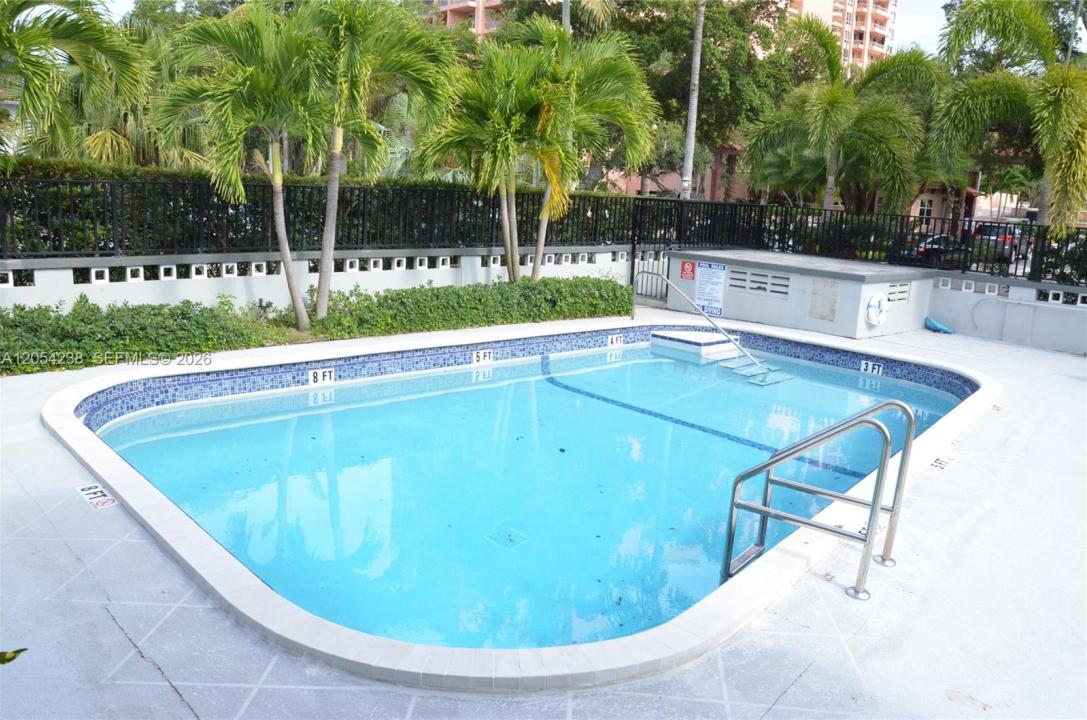 35 Edgewater Dr 104, Coral Gables, Floride 33133, États-Unis
