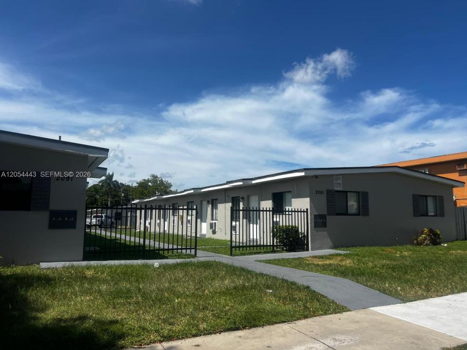 2081 NW 30st St 4, Miami, Florida 33142, Amerika Birleşik Devletleri